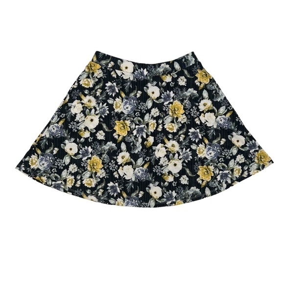 h&m Junior’s Floral Pleated Mini Skirt Size Small - Picture 1 of 5